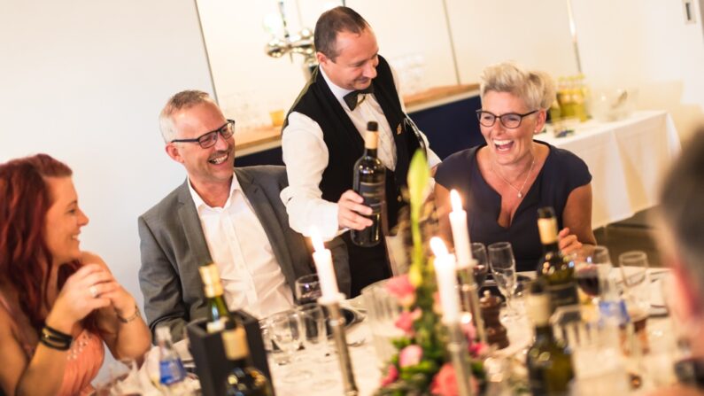 bryllup-sjove-tjenere-cafe-kolbert
