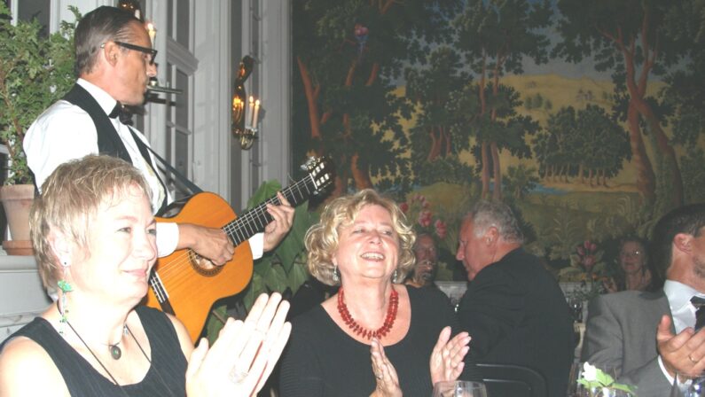 fødselsdag-sjove-tjenere-cafe-kolbert