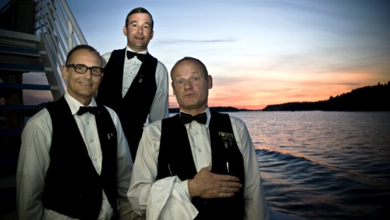 sjove-tjenere-engelsk-cafe-kølbert