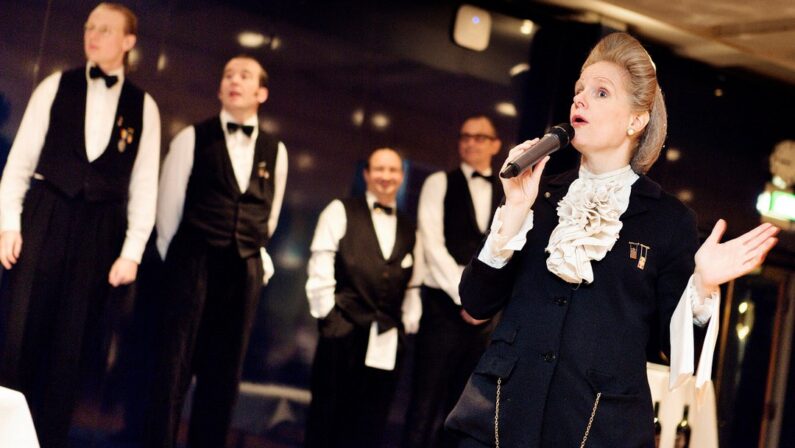 sjove-tjenere-show-cafe-kølbert