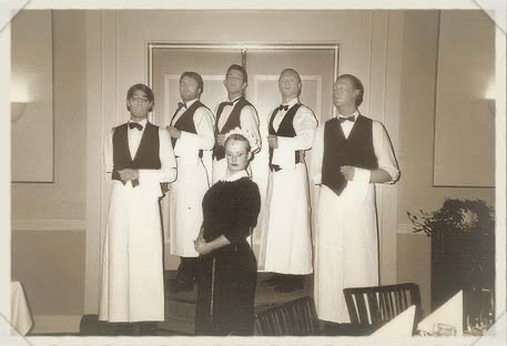 historie-sjove-tjenere-cafe-kølbert